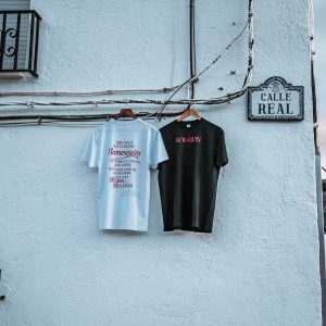 Camiseta de Amor y Raíces en homenaje a Los Precisos
